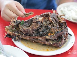 Makan Siang di Semarang, Coba Gulai Kepala Manyung
