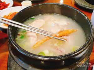 Makan Sup Ayam Isi Ginseng di Korea, Sehat dan Enak!