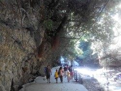 Makassar Punya Air Terjun Secantik ini