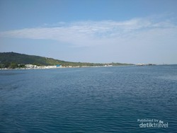 Manjakan Mata dengan Birunya Laut Karimunjawa