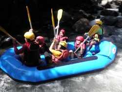 Mantap! Arung Jeram Melewati 7 Air Terjun di Sungai Pekalen