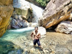Mantap! Bogor Punya Air Terjun Sejernih Ini
