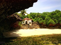 Masjid Aolia, Bangunan Unik Bersejarah di Pantai Ngobaran