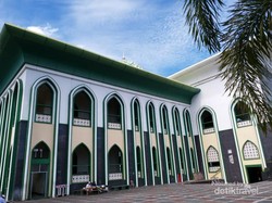 Masjid dengan Pemandangan Laut Cantik di Ternate