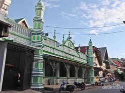 Masjid di Padang Ini Terbuat dari Kulit Telur