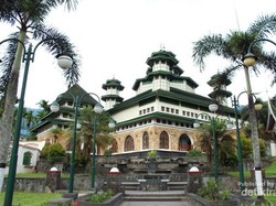 Masjid Indah di Dekat Danau Maninjau