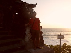 Matahari Tenggelam yang Menawan di Tanah Lot