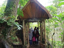 Mau Lihat Kota Batu dari Ketinggian, Datanglah ke Omah Kayu