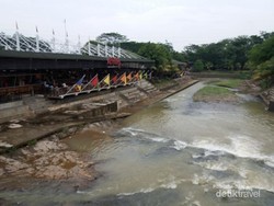 Mau Wisata Kuliner Sambil Bermain, Yuk ke Pasar Apung Sentul City