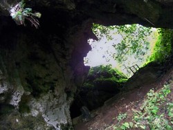 Megahnya Gua Kiskendo di Kendal