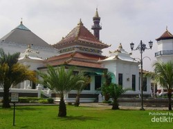 Megahnya Masjid Kebanggaan Warga Palembang