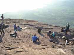 Melepas Penat di Gunung Lembu, Purwakarta