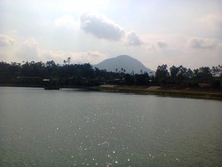 Melepas Penat di Situ Cileunca Pangalengan