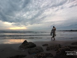 Melihat Aktivitas Nelayan di Pantai Hagu, Lhokseumawe
