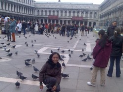 Melihat Alun-alun Venesia yang Punya Arsitektur Hebat