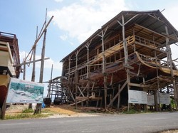 Melihat Bengkel Kapal Pinisi yang Mendunia