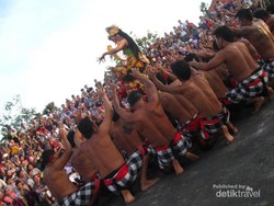 Melihat Cantiknya Dewi Shinta di Pura Uluwatu, Bali