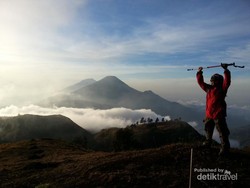 Melihat Eksotisme Gunung Prau di Pagi Hari