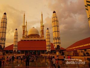 Melihat Kembaran Masjid Nabawi di Semarang