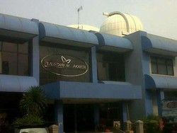 Melihat Luar Angkasa dari Jakarta