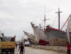 Melihat Parkiran Kapal Pinisi di Sunda Kelapa