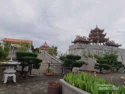 Melihat Patung Seribu Wajah Buddha di Pulau Bintan
