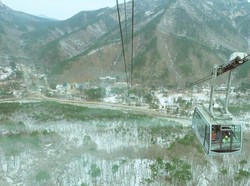 Melihat Perbatasan Korea Utara dari Puncak Seorak-san