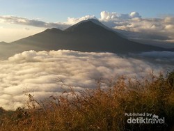 Melihat Samudera Awan dari Puncak Gunung Batur