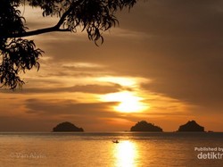 Melihat Sunset Emas Dari Dermaga Canti di Lampung