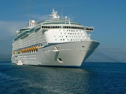 Melihat Surya Terbenam dari Kapal Pesiar Terbesar di Asia