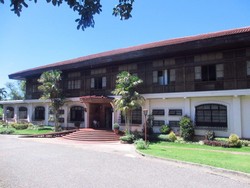 Melihat Tempat Peristirahatan Mantan Presiden Filipina yang Sederhana