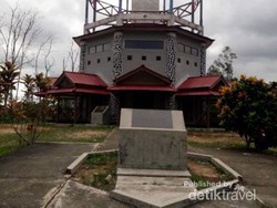 Melihat Tugu Khatulistiwa di Kutai Kartanegara