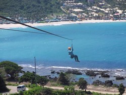 Memacu Adrenalin, Zipline Ini Ada di Atas Pantai
