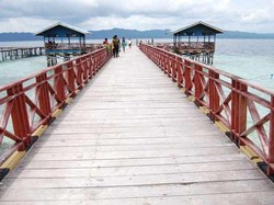 Memandang Keindahan Raja Ampat dari Daratan