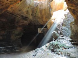 Membidik Ray of Light di Gua Suci, Tuban
