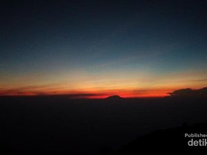 Memburu Sunrise di Gunung Merbabu