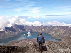 Memeluk Sekujur Tanah dan Pasir Rinjani