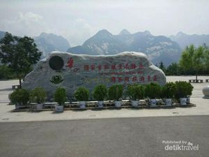 Menantang Maut di Gunung Hua China