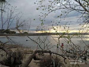 Menanti Senja di Tembok Berlin, Sorong