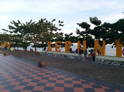 Menanti Senja nan Syahdu di Pantai Seruni Bantaeng