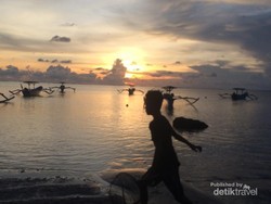 Menanti Sunset di Pantai Pertamina, Bali