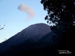 Menatap Indahnya Ranu Kumbolo Dari Atas Tanjakan Cinta
