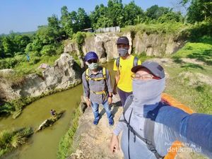 Mencari Godzilla di Tebing Koja Tangerang