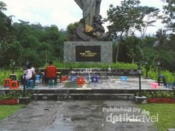 Mencari Ketenangan di Taman Doa Maria Ratuning Katentreman