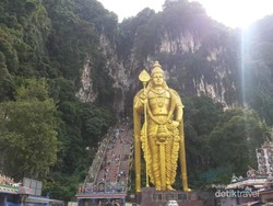 Mendaki 272 Anak Tangga di Negeri Jiran