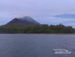 Mendaki Gunung di Tengah Laut