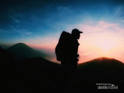 Mendaki Gunung Merapi, Bisa Ketemu Sunrise Secantik Ini