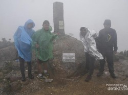 Mendaki Latimojong, Salah Satu Puncak Tertinggi di Indonesia