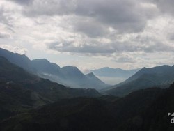 Mendaki Puncak Tertinggi Indochina Hanya 20 Menit Saja