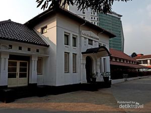 Menelusuri Jejak Freemason di Bandung